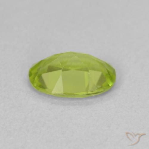 Péridot Vert clair naturelle ovale, 0.74 ct, VVS-VS