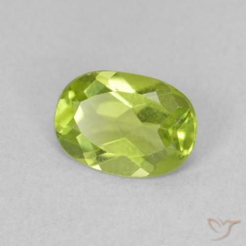 Péridot Vert clair naturelle ovale, 0.76 ct, VVS-VS