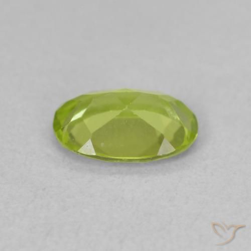 Péridot Vert clair naturelle ovale, 0.76 ct, VVS-VS