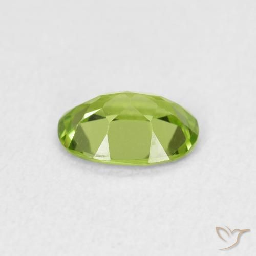 Péridot Vert moyen naturelle ovale, 0.73 ct, VVS-VS
