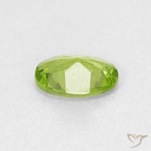 Péridot Vert éclatant naturelle ovale, 0.72 ct, VVS-VS