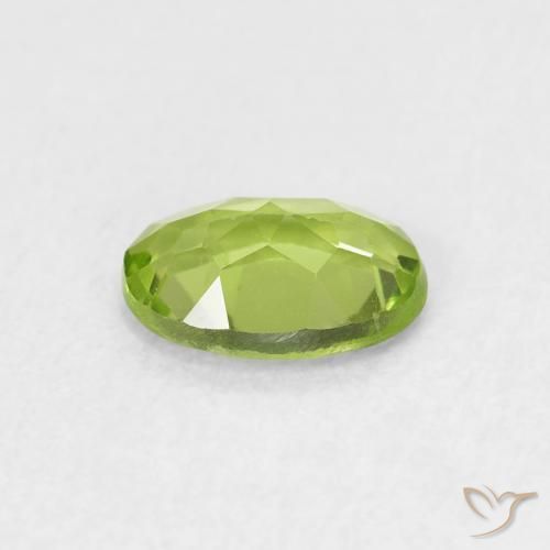 Péridot Vert moyen naturelle ovale, 0.80 ct, VVS-VS