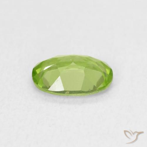Péridot Vert éclatant naturelle ovale, 0.77 ct, VVS-VS