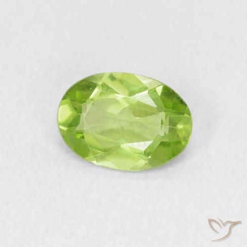Péridot Medium Light-Green naturelle ovale, 0.71 ct, VVS-VS