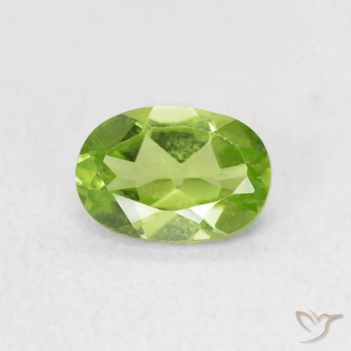 0.90ct Naturel Vert moyen Péridot, ovale, VVS-VS
