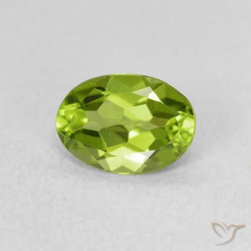 Péridot Vert éclatant naturelle ovale, 0.83 ct, VS