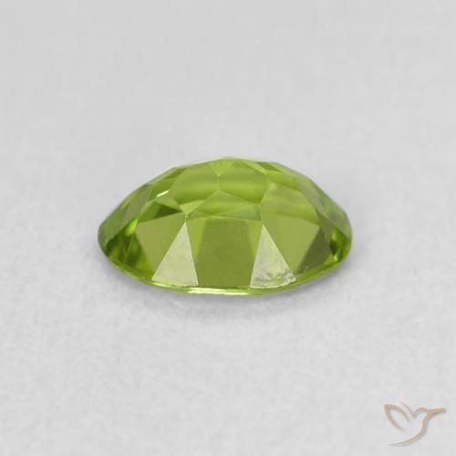 Péridot Vert éclatant naturelle ovale, 0.83 ct, VS