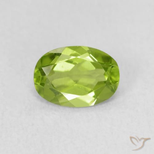 Péridot Vert éclatant naturelle ovale, 0.88 ct, VS