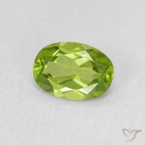 Péridot Vert éclatant naturelle ovale, 0.88 ct, VS