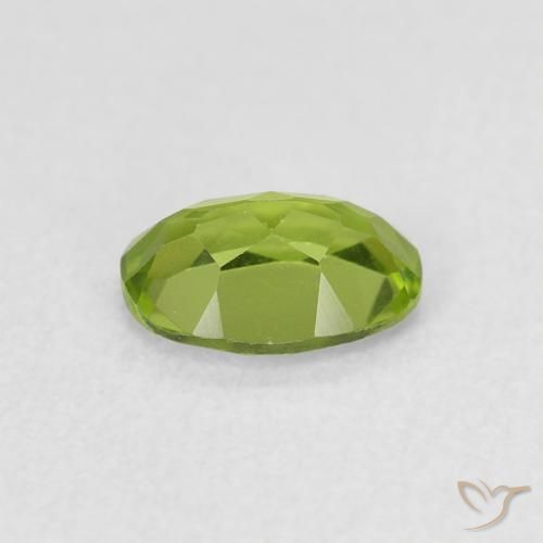 Péridot Vert éclatant naturelle ovale, 0.88 ct, VS