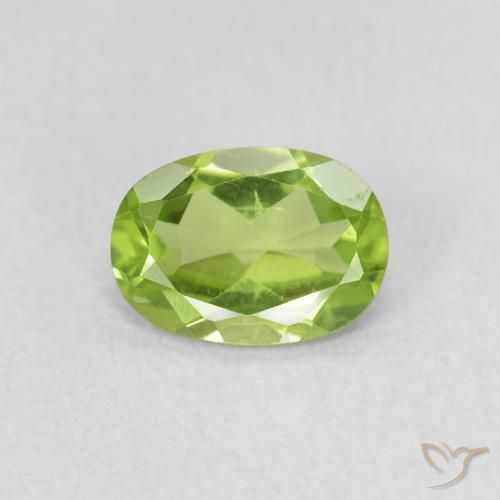 Péridot Vert moyen naturelle ovale, 0.79 ct, VS