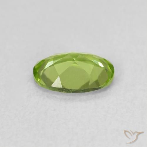 Péridot Vert moyen naturelle ovale, 0.79 ct, VS