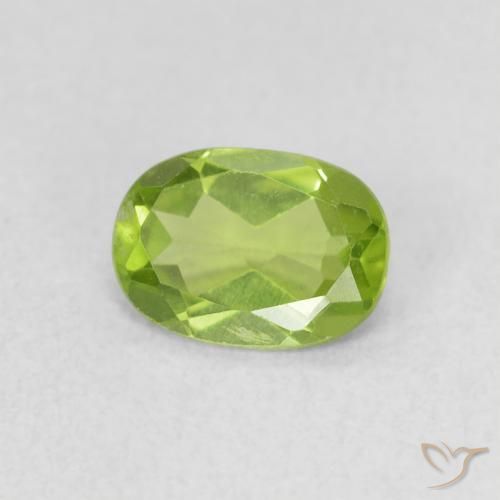 Péridot Vert éclatant naturelle ovale, 0.82 ct, VS