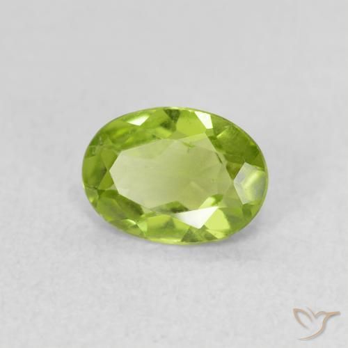 Péridot Vert éclatant naturelle ovale, 0.68 ct, VS