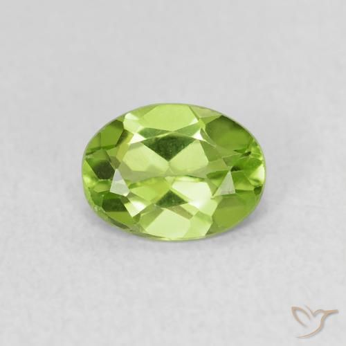 Péridot Vert moyen naturelle ovale, 0.73 ct, VS