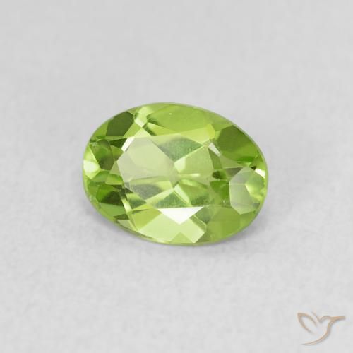 Péridot Vert moyen naturelle ovale, 0.73 ct, VS