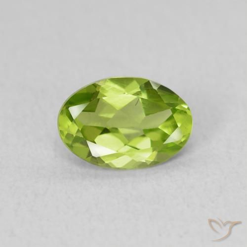 Péridot Vert moyen naturelle ovale, 0.77 ct, VS