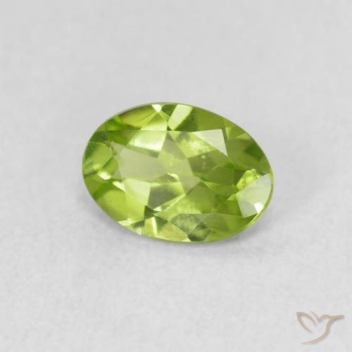 Péridot Vert éclatant naturelle ovale, 0.74 ct, VS