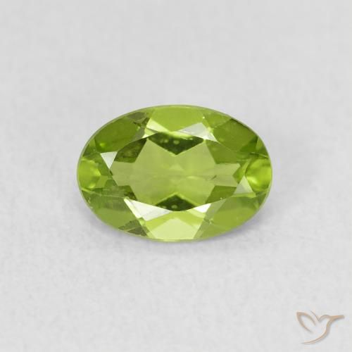 Péridot Vert moyen naturelle ovale, 0.75 ct, VS