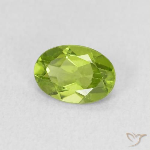 Péridot Vert moyen naturelle ovale, 0.75 ct, VS