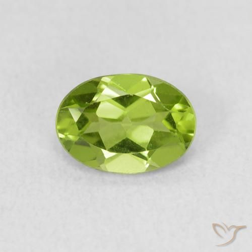 Péridot Vert moyen naturelle ovale, 0.86 ct, VS
