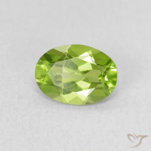 Péridot Vert moyen naturelle ovale, 0.83 ct, VS