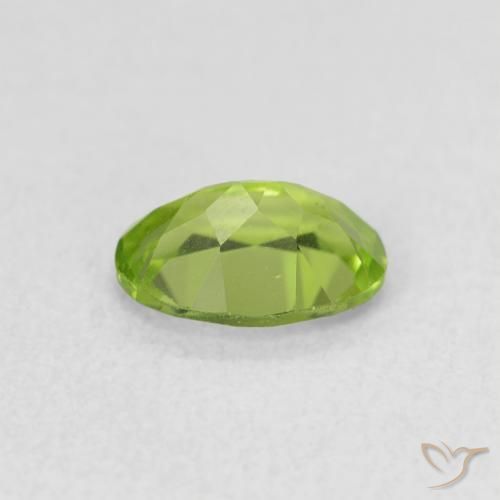 Péridot Vert moyen naturelle ovale, 0.83 ct, VS