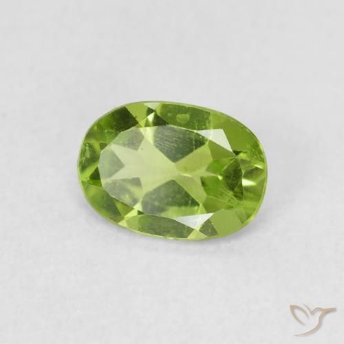 Péridot Vert éclatant naturelle ovale, 0.79 ct, VS