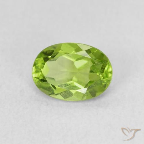 Péridot Vert éclatant naturelle ovale, 0.95 ct, VS