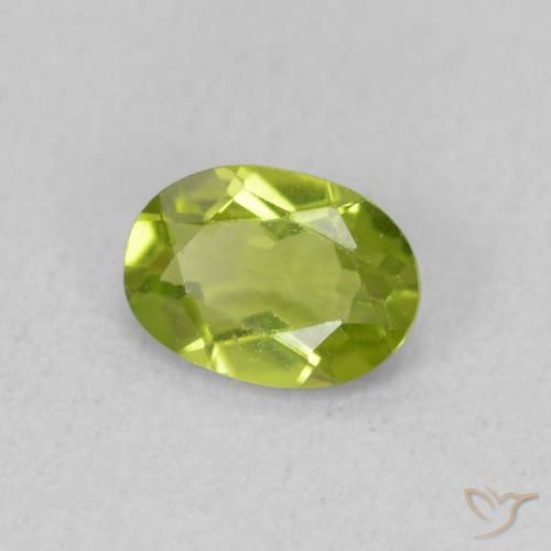 Péridot Vert éclatant naturelle ovale, 0.81 ct, VS