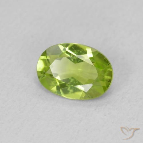 Péridot Vert éclatant naturelle ovale, 0.84 ct, VVS-VS