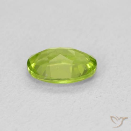 Péridot Vert éclatant naturelle ovale, 0.84 ct, VVS-VS