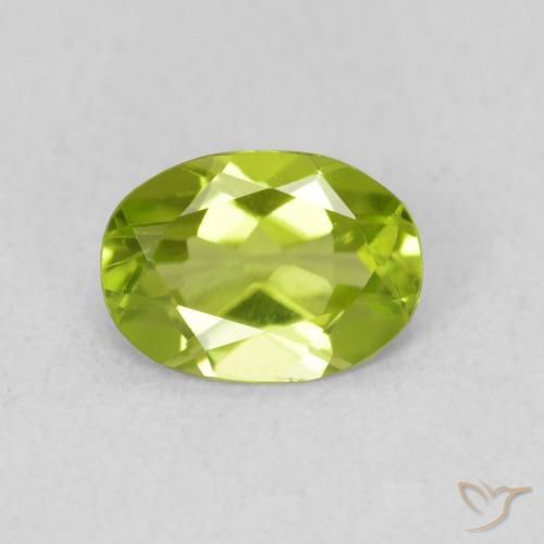 Péridot Vert moyen naturelle ovale, 0.80 ct, VS