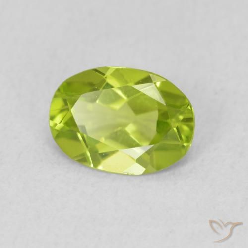 Péridot Vert moyen naturelle ovale, 0.80 ct, VS