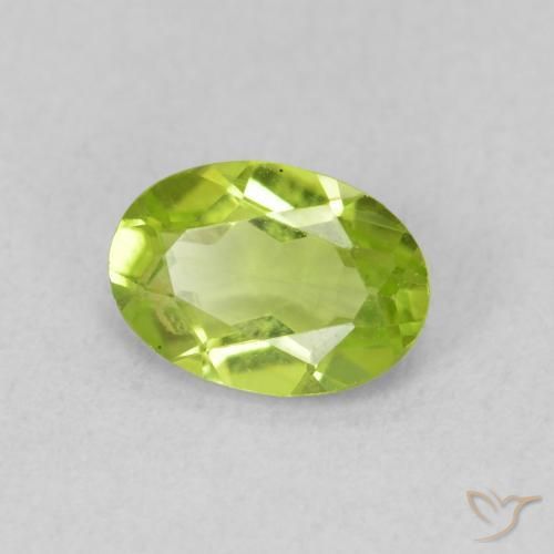 Péridot Vert jaunâtre vif naturelle ovale, 0.84 ct, VS