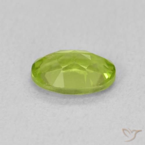 Péridot Vert jaunâtre vif naturelle ovale, 0.84 ct, VS