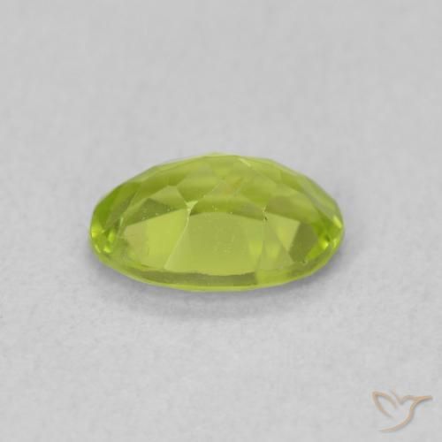 Péridot Vert clair naturelle ovale, 0.83 ct, VS