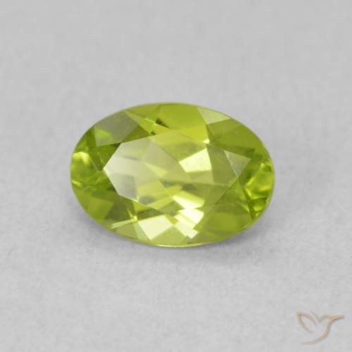 Péridot Vert moyen naturelle ovale, 0.85 ct, VS