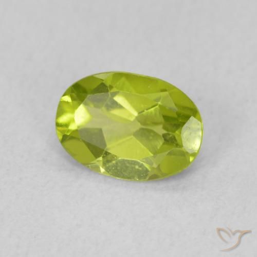 Péridot Vert clair naturelle ovale, 0.79 ct, VS