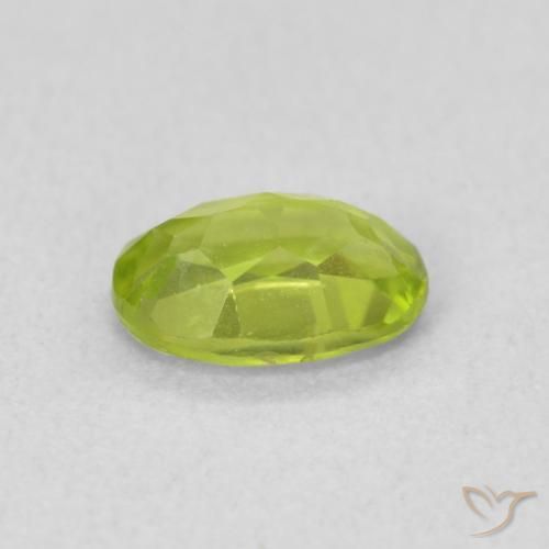 Péridot Vert clair naturelle ovale, 0.89 ct, VS