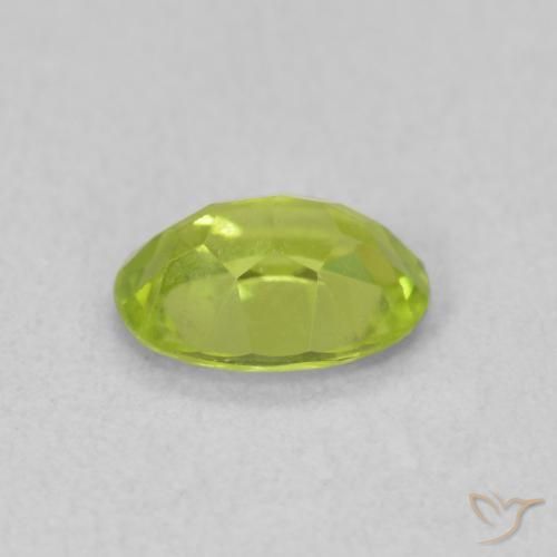 Péridot Vert clair naturelle ovale, 0.83 ct, VS