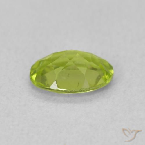 Péridot Vert clair naturelle ovale, 0.81 ct, VS