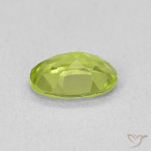 Péridot Vert clair naturelle ovale, 0.89 ct, VS