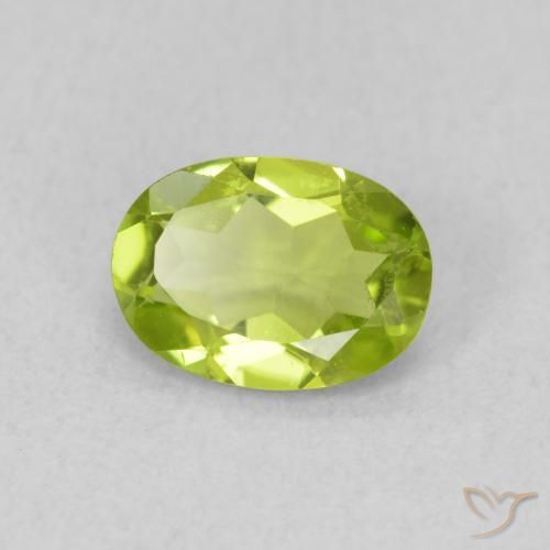 Péridot Vert moyen naturelle ovale, 0.80 ct, VS