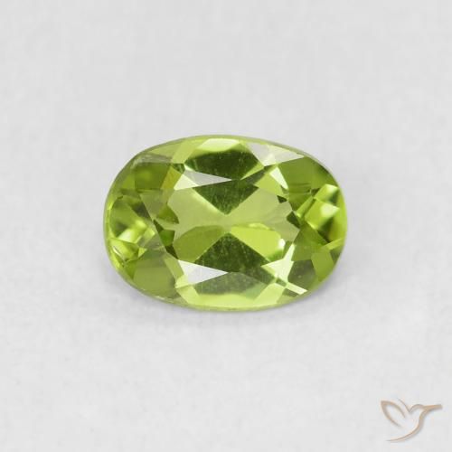 Péridot Vert moyen naturelle ovale, 0.76 ct, VS