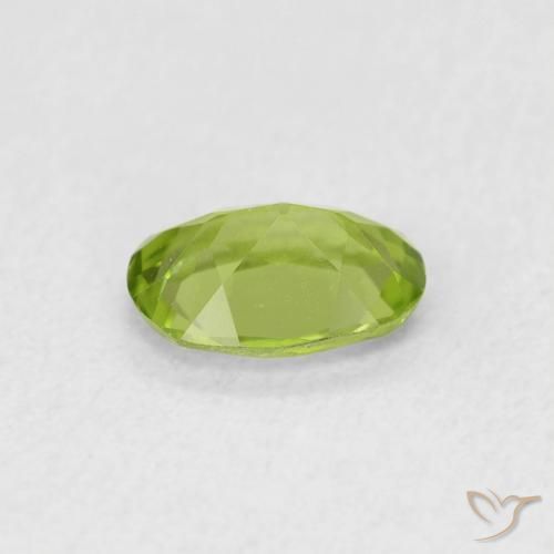 Péridot Vert moyen naturelle ovale, 0.76 ct, VS