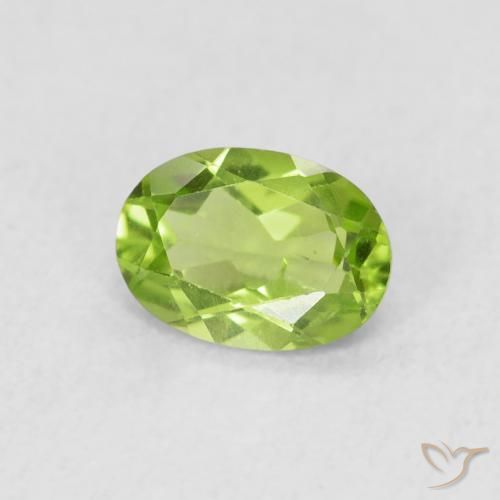 Péridot Vert éclatant naturelle ovale, 0.83 ct, VS
