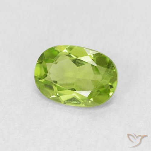 Péridot Vert éclatant naturelle ovale, 0.88 ct, VS