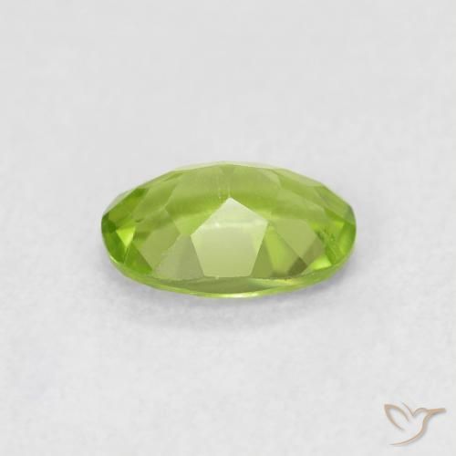 Péridot Vert éclatant naturelle ovale, 0.88 ct, VS
