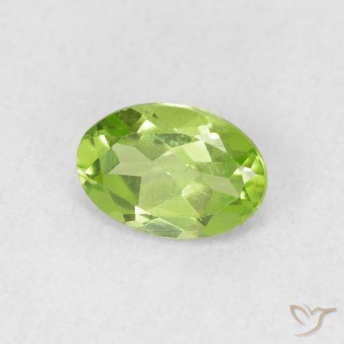 Péridot Vert éclatant naturelle ovale, 0.84 ct, VS